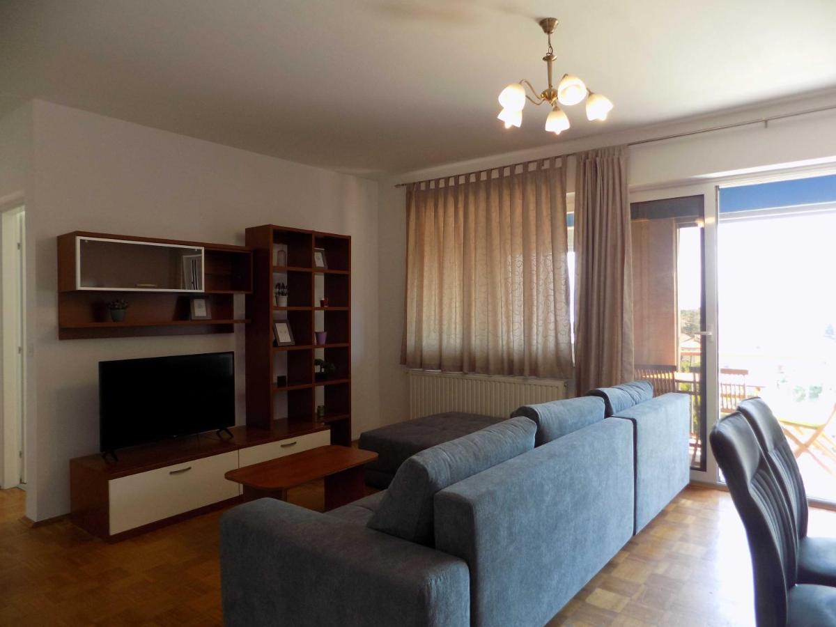 Apartman Borna 비르브닉 외부 사진
