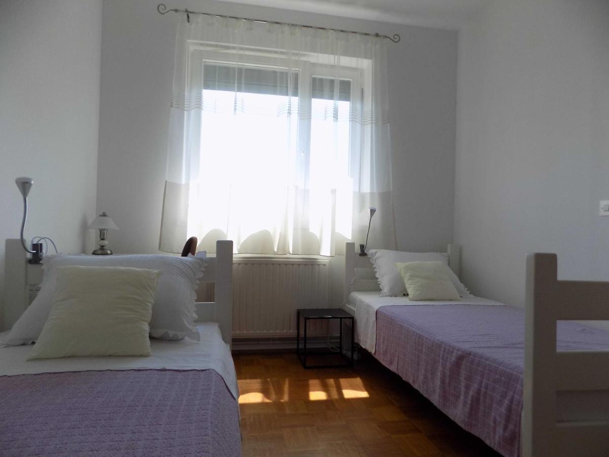 Apartman Borna 비르브닉 외부 사진