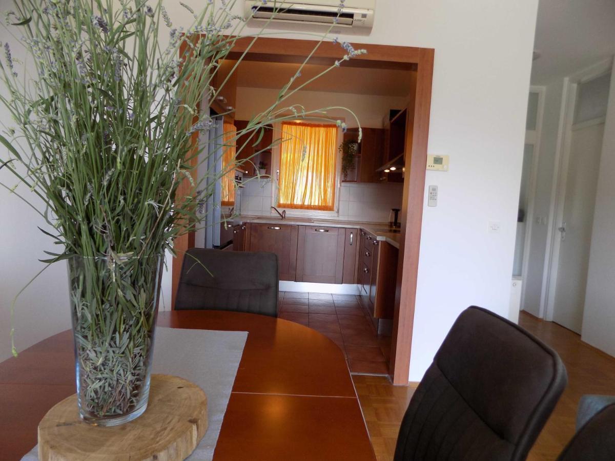 Apartman Borna 비르브닉 외부 사진