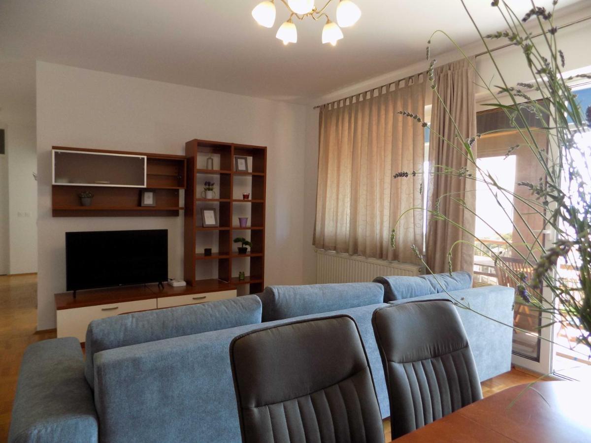 Apartman Borna 비르브닉 외부 사진