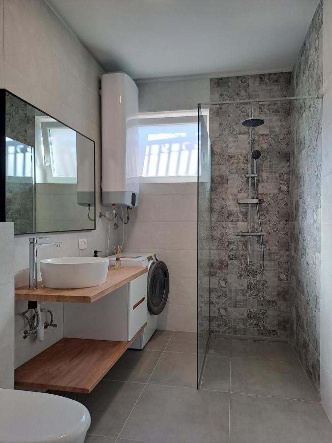 Apartman Borna 비르브닉 외부 사진